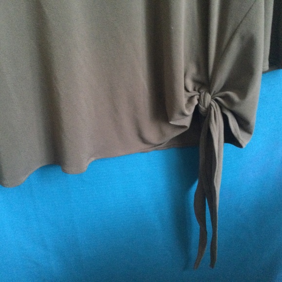 Banana Republic XL Olive Green Side Tie Top Flare sleeves - Picture 3 of 8